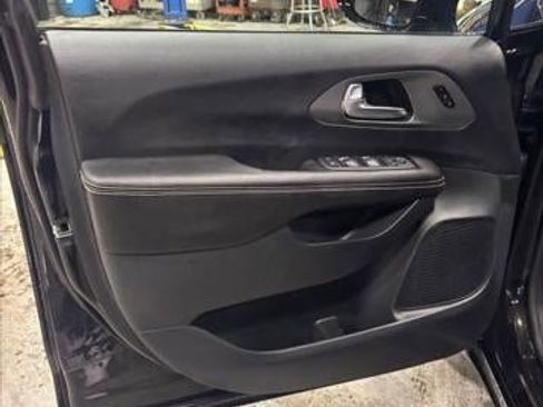 New 2026 Chrysler Pacifica Select image 32