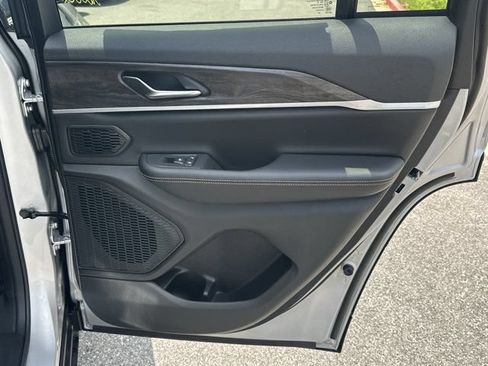 New 2026 Jeep Grand Cherokee Limited AWD/4WD image 16