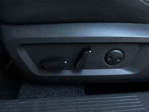 Used 2025 Nissan Rogue SV FWD image 11