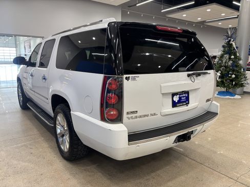 Used 2011 GMC Yukon XL Denali image 6