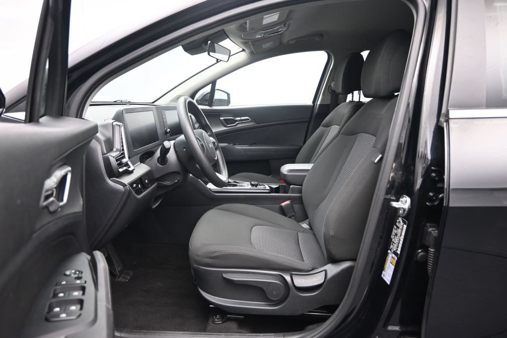 Used 2025 Kia Sportage LX AWD/4WD image 18