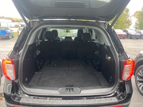 Used 2022 Ford Explorer XLT w/ Equipment Group 202A image 11
