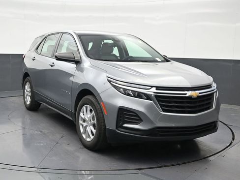 Used 2024 Chevrolet Equinox LS w/ Driver Confidence II Package FWD image 8