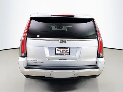 Used 2017 Cadillac Escalade ESV Luxury AWD/4WD image 6