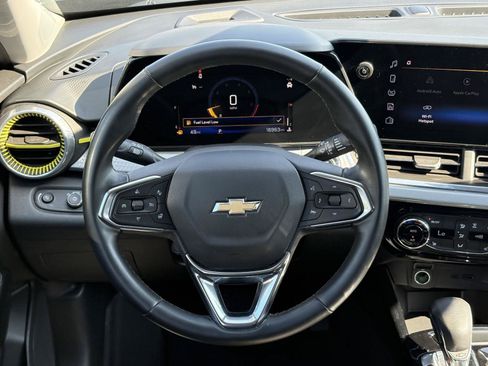 Used 2025 Chevrolet Trax LT w/ Driver Confidence Package FWD image 8