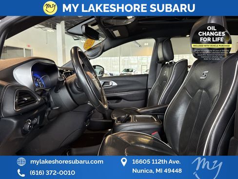 Used 2020 Chrysler Pacifica Limited w/ S Appearance Package image 14