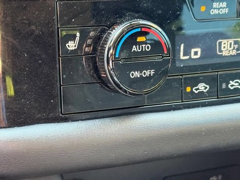Used 2025 Nissan Pathfinder SV AWD/4WD image 14