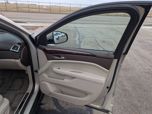 Used 2011 Cadillac SRX Luxury image 5