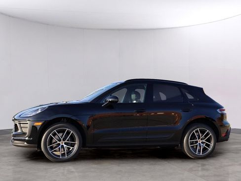 Certified 2026 Porsche Macan AWD/4WD image 2