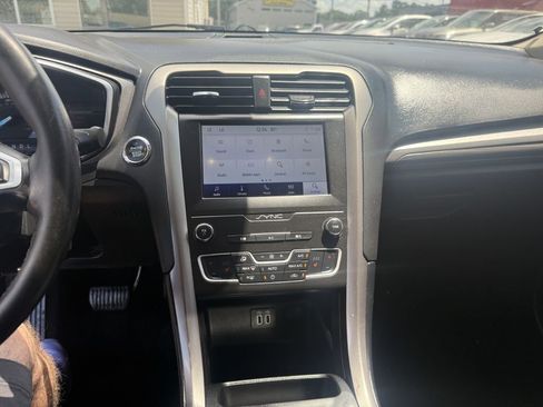 Used 2020 Ford Fusion SEL image 12