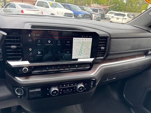 Used 2025 GMC Sierra 1500 SLT AWD/4WD image 18