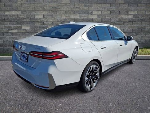 New 2026 BMW 530i xDrive w/ Convenience Package AWD/4WD image 6