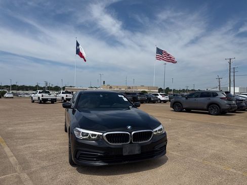 Used 2019 BMW 530i w/ Premium Package RWD image 3
