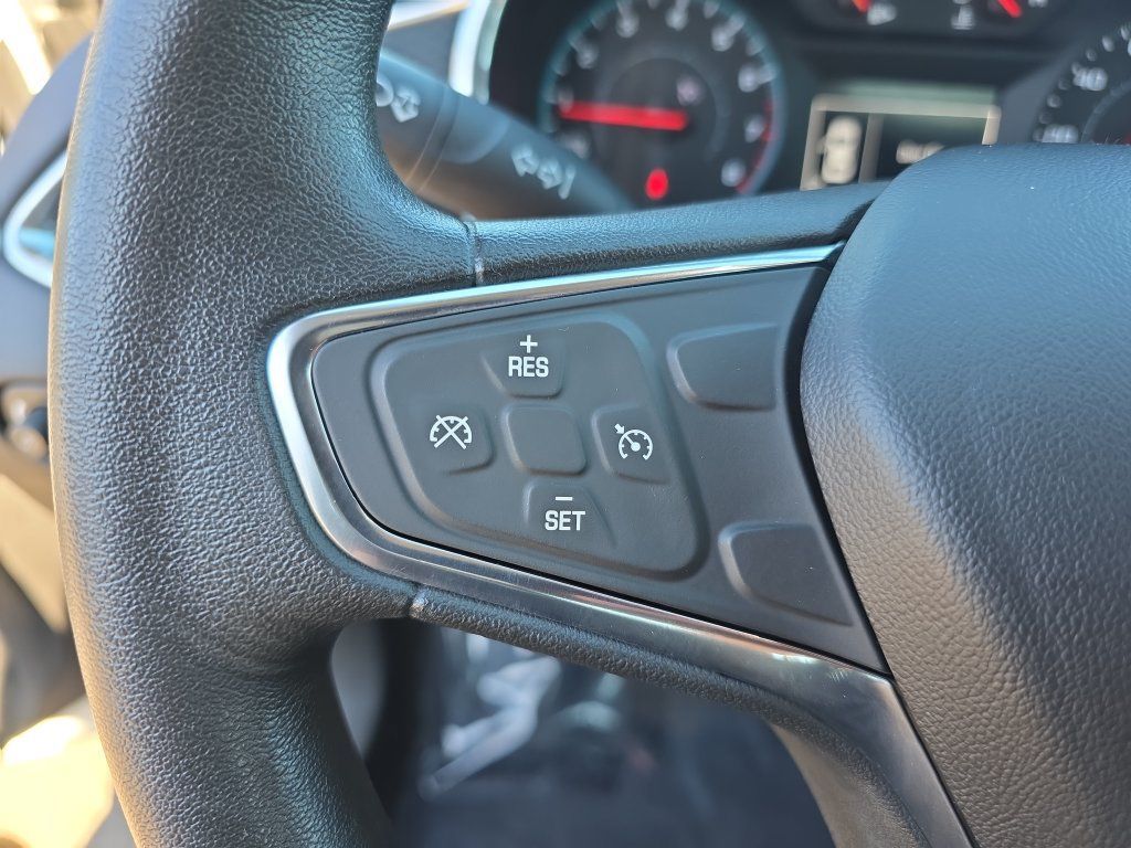 Used 2017 Chevrolet Malibu LT FWD image 16