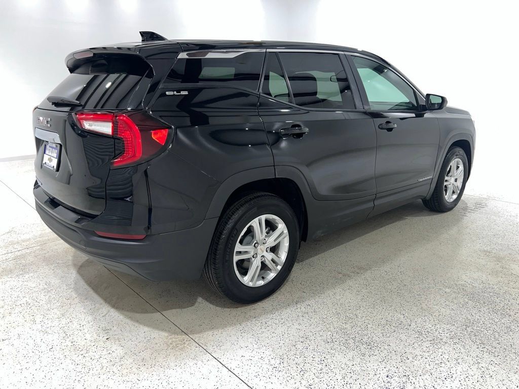 Used 2024 GMC Terrain SLE FWD image 5