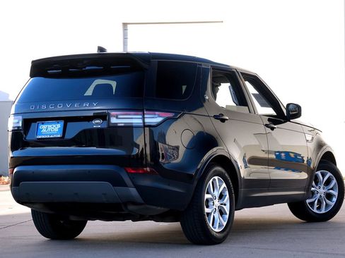 Used 2018 Land Rover Discovery SE image 3