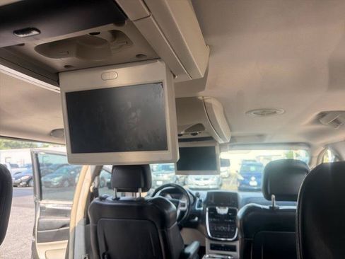 Used 2014 Chrysler Town & Country Limited w/ Luxury Group FWD image 27