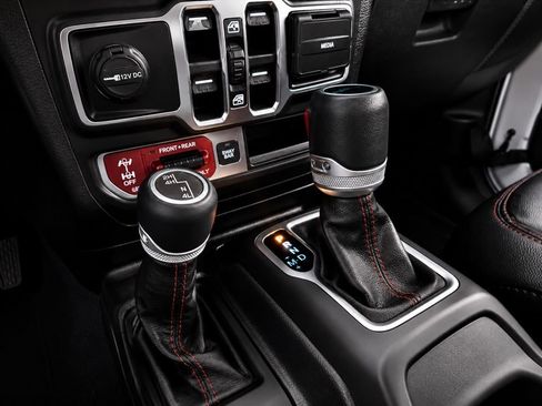 Used 2018 Jeep Wrangler Unlimited Rubicon w/ Safety Group AWD/4WD image 26