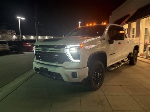 Used 2024 Chevrolet Silverado 2500 LTZ w/ LTZ Plus Package image 5