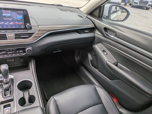 Used 2019 Nissan Altima 2.5 Platinum FWD image 13