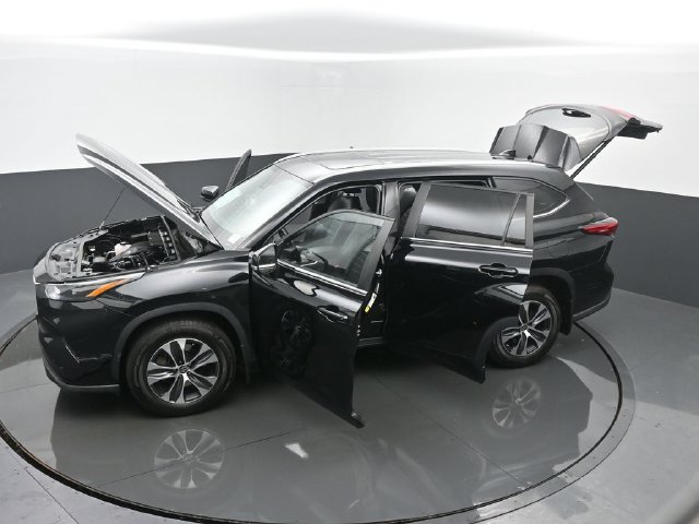 Used 2023 Toyota Highlander XLE AWD/4WD image 65