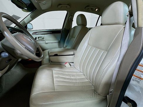 Used 2004 Lincoln Town Car Signature RWD image 11