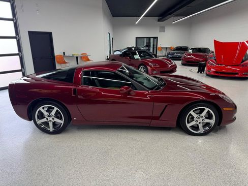 Used 2007 Chevrolet Corvette Coupe w/ Preferred Equipment Group RWD image 19