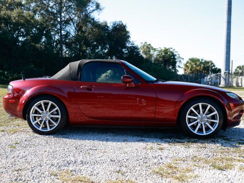 Used 2006 MAZDA MX-5 Miata Sport image 13