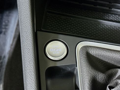 Used 2025 Volkswagen Jetta SE image 20