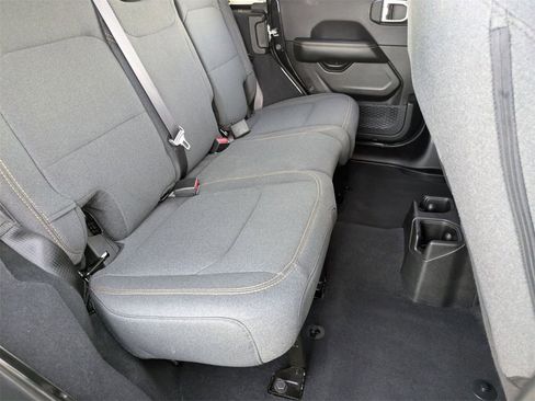 Used 2024 Jeep Wrangler Sahara image 28