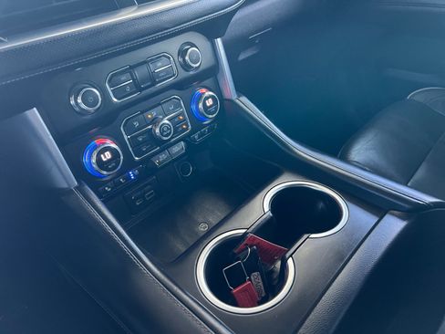 Used 2021 GMC Yukon SLT w/ SLT Premium Package image 17