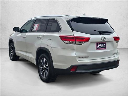 Used 2018 Toyota Highlander XLE AWD/4WD image 3