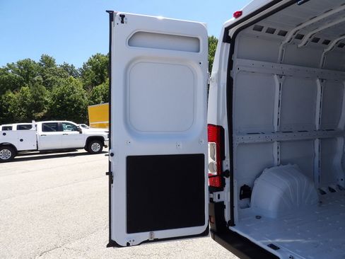 Used 2026 RAM ProMaster 2500 w/ Convenience Group FWD image 41