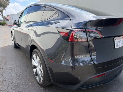 Used 2024 Tesla Model Y 2WD image 10