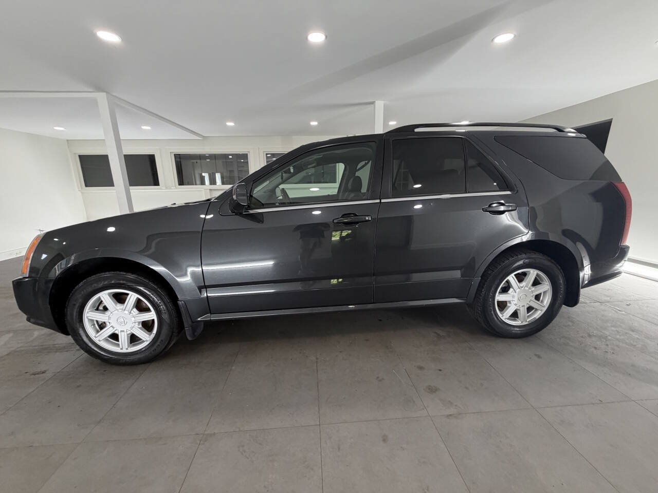 Used 2005 Cadillac SRX w/ Preferred Equipment Group AWD/4WD image 4