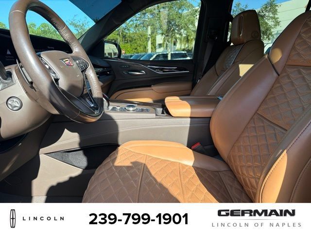 Used 2022 Cadillac Escalade Premium Luxury AWD/4WD image 12