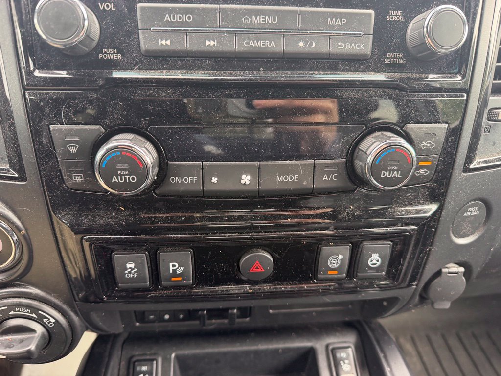 Used 2021 Nissan Titan PRO-4X w/ Pro-4x Convenience Package AWD/4WD image 12