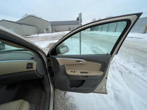 Used 2010 Chevrolet Traverse LT w/ Personal Connectivity Package image 26