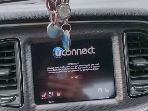 Used 2017 Dodge Challenger SXT Plus image 7