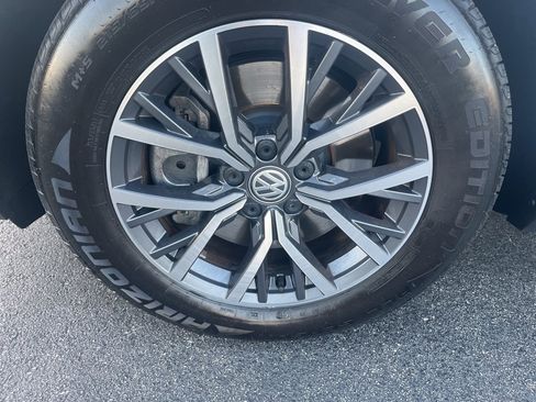 Used 2021 Volkswagen Tiguan S image 9