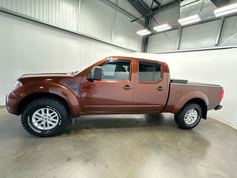 Used 2017 Nissan Frontier SV AWD/4WD image 2