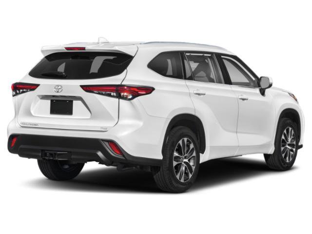 Used 2022 Toyota Highlander XLE FWD image 2