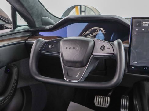 Used 2021 Tesla Model S Plaid image 12