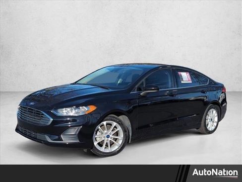 Used 2020 Ford Fusion SE image 1