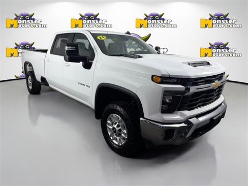 Used 2024 Chevrolet Silverado 2500 LT image 3
