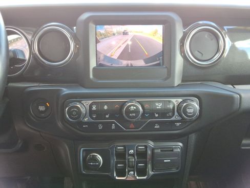 Used 2021 Jeep Wrangler Unlimited Sahara image 17