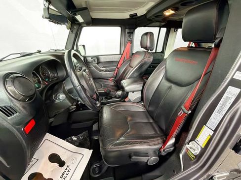 Used 2018 Jeep Wrangler Unlimited Rubicon w/ Connectivity Group AWD/4WD image 19