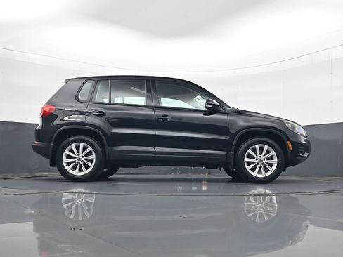 Used 2017 Volkswagen Tiguan Limited w/ Alloy Wheels Package image 24