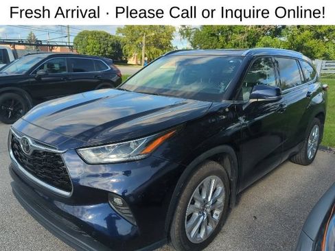 Used 2022 Toyota Highlander Limited AWD/4WD image 2