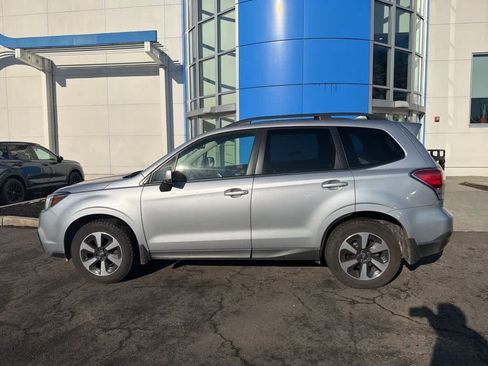 Used 2017 Subaru Forester 2.5i Premium w/ All-Weather Package image 6